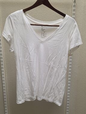 GAP White V-Neck Short Sleeve Tee